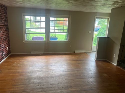 523 Malabar Dr, Pittsburgh, PA 15239-2525