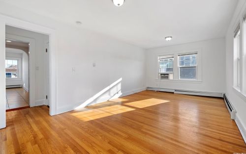 19 High St, Valley Stream NY 11581-1417 exterior