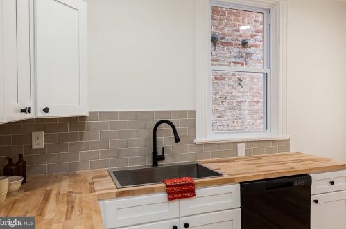 214 James St, Lancaster PA 17603-2839 exterior