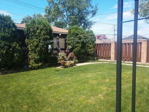 11000 Avenue, Chicago IL 60617-6933 exterior