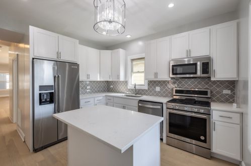 5437 Thomas St, Chicago IL 60651-2813 exterior