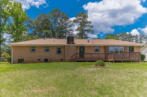 2304 Amber Wood Dr, Lithonia GA 30078-6131 exterior