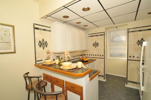 517 54th St, Milwaukee, WI 53208-3006