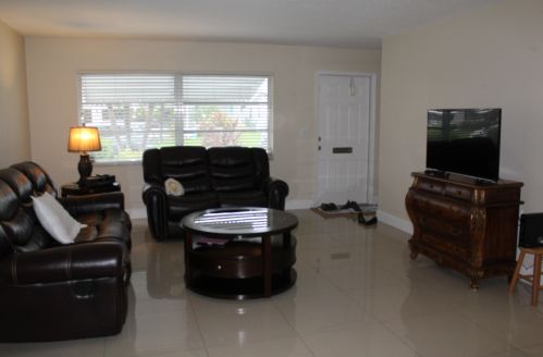 1908 14 Ave, Boynton Beach FL 33426-5849 exterior