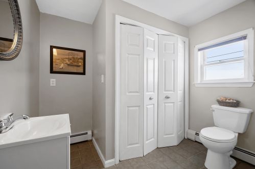 297 Main St, Seabrook NH 03874-4621 exterior