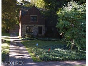 2690 Edgehill Rd, Cleveland OH  44106-2806 exterior