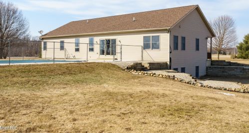 8242 E Ave, Kalamazoo MI 49048-9622 exterior