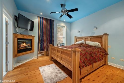 1342 Roscoe St, Chicago IL 60618-5132 exterior