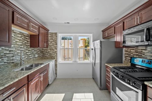 1908 5 Ave, Broadview IL 60153-3203 exterior