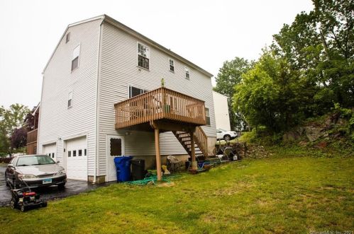 18 Lacey Ln, Norwalk, CT 06854-1116