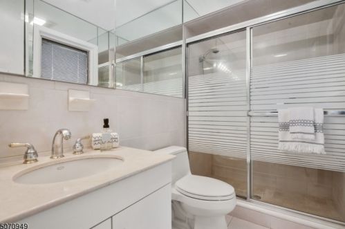 62 Cornell Dr, Livingston NJ  07039-5519 exterior