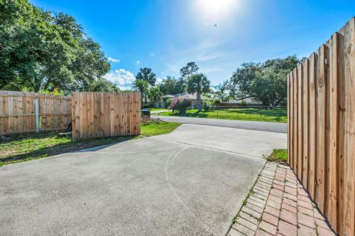 1718 Ocean Cove Ave, Fort Pierce FL  34953-2450 exterior