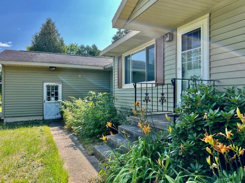 1649 Tyler Rd, Meskegon MI 49445-9320 exterior