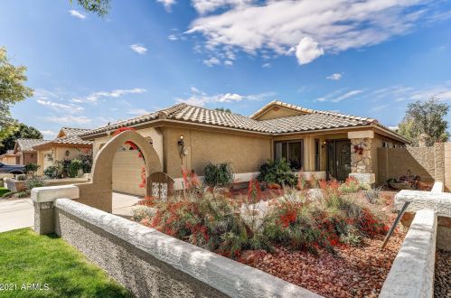 92 Crestview St, Chandler, AZ 85226-3587