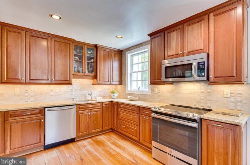 827 Royal St, Alexandria VA  22314-4340 exterior