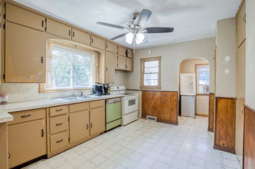 28 Merrimac Ave, Springfield MA  01104-2718 exterior