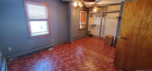 9 Spg St, Milford CT 06460-5052 exterior