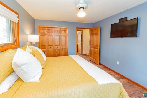 2102 Anderson Rd, Duluth MN  55811-3837 exterior