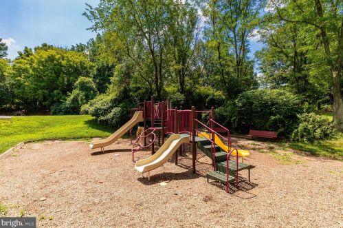 1621 Linway Park Dr, Mc Lean VA 22101-4149 exterior