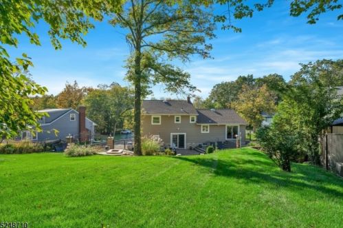 36 Aspen Rd, Town Center NJ 07052-1201 exterior