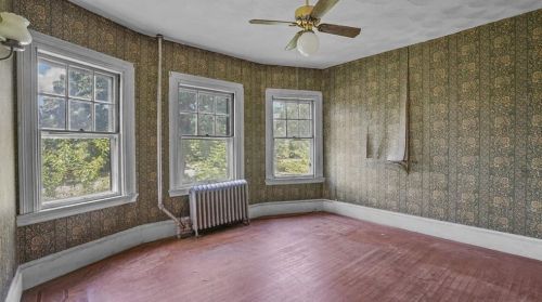 166 Adelaide Ave, Providence RI 02907-1833 exterior