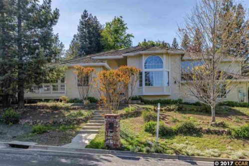 735 Court Ln, Concord, CA 94518-1743