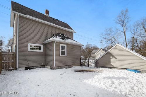 2205 Luella St, Kalamazoo MI 49001-3705 exterior