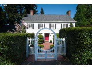 2430 Military Rd, Portland, OR 97219-8086