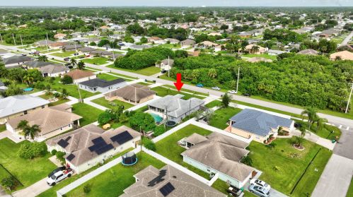912 Paar Dr, Fort Pierce FL 34953-5623 exterior