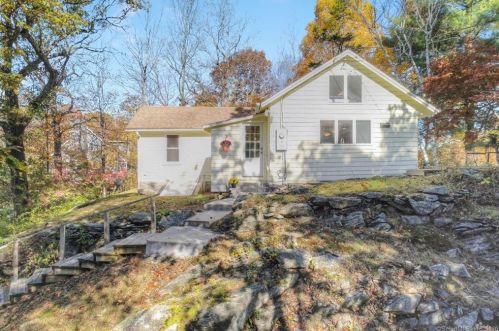 11 Mtn Rd, Wilton CT 06897-4912 exterior