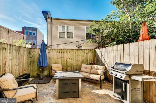 1222 Catharine St, Philadelphia PA 19147-2627 exterior