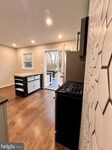 6949 Westhampton Dr, Alexandria VA 22307-1527 exterior