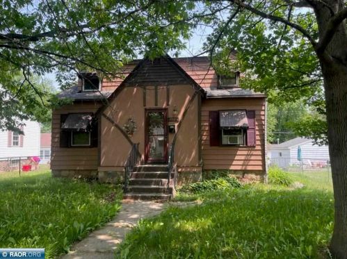 2710 5 Ave, Hibbing MN 55746-2256 exterior