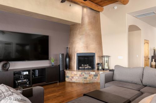 4421 Pontatoc Rd, Tucson AZ 85718-6750 exterior