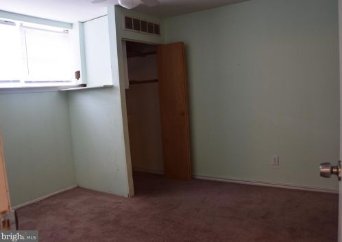 463 College Dr, Edison NJ  08817-5951 exterior