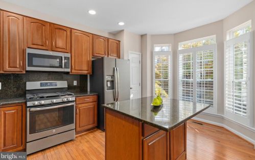 5124 Knapp Pl, Alexandria VA 22304-8637 exterior
