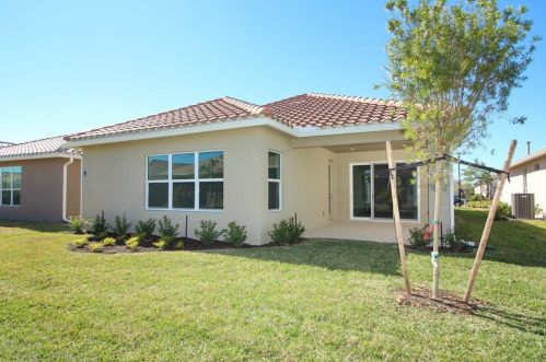 9521 Royal Poinciana Dr, Fort Pierce FL 34987-2514 exterior