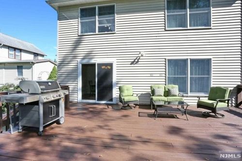 7 Lawrence Ave, Dumont NJ  07628-2708 exterior