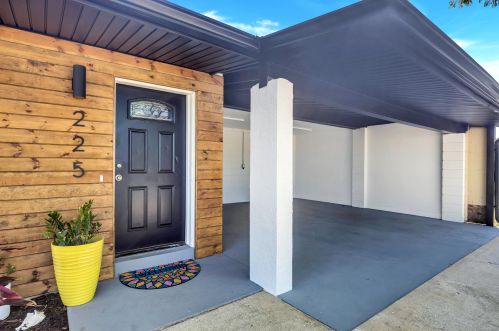 225 Bel Aire Dr, Merritt Island, FL 32952-3655