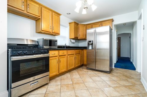 1054 93rd St, Chicago, IL 60619-7833