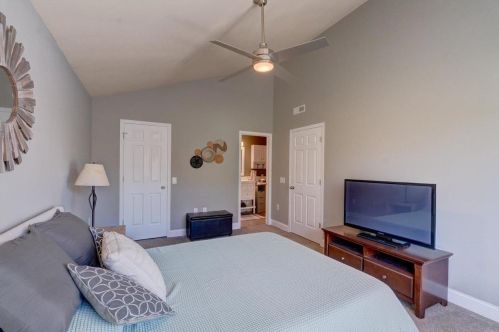 3282 Stonecreek Dr, Madison WI 53719-5250 exterior