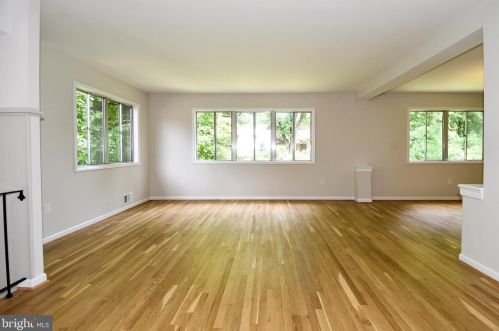 2879 Glenora Ln, Rockville MD 20850-3055 exterior