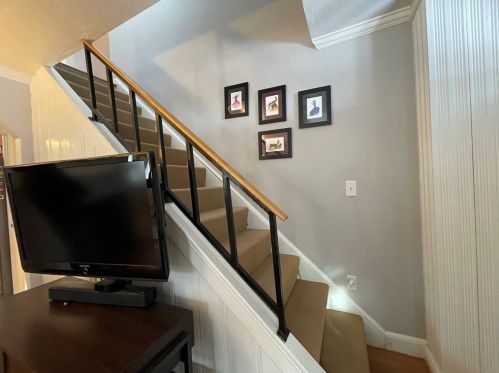 34 Roundwood Rd, Newton MA 02464-1217 exterior