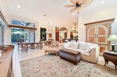 5092 Cerromar Dr, Naples FL 34112-7919 exterior