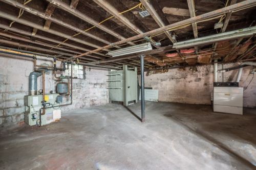 5735 Pocusset St, Pittsburgh PA 15217-2218 exterior