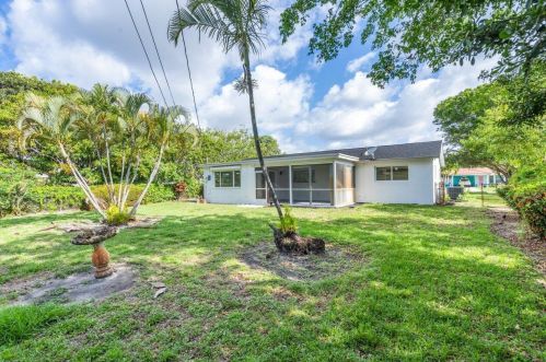 152 27 Ave, Boynton Beach FL 33435-7632 exterior