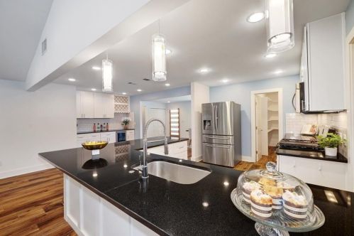 6107 Belfast Dr, Austin TX 78723-1117 exterior