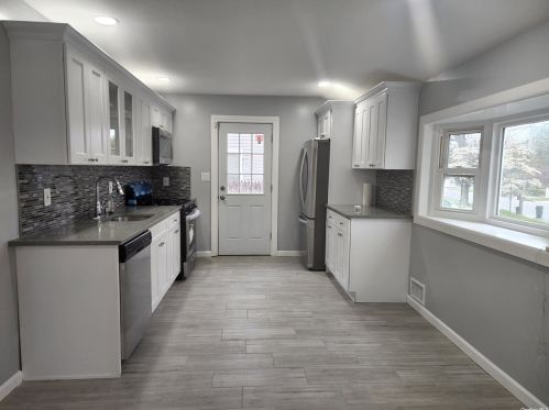 246 Fruitwood Ln, Central Islip, NY 11722-2502