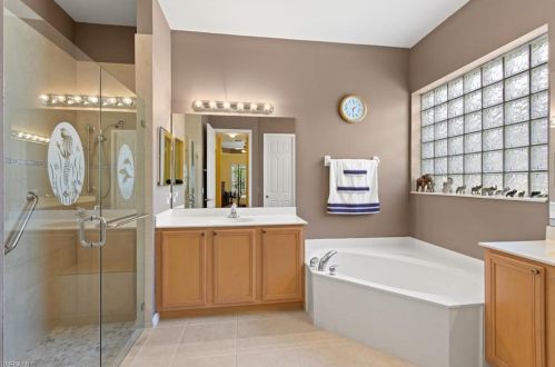 263 Glen Eagle Cir, Naples FL 34104-5715 exterior