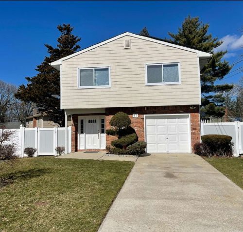 87 Court St, Babylon, NY 11704-2107